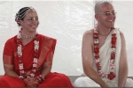 A 2008-as Krisna-völgyi Búcsú Védikus esküvőjének ifjú párja